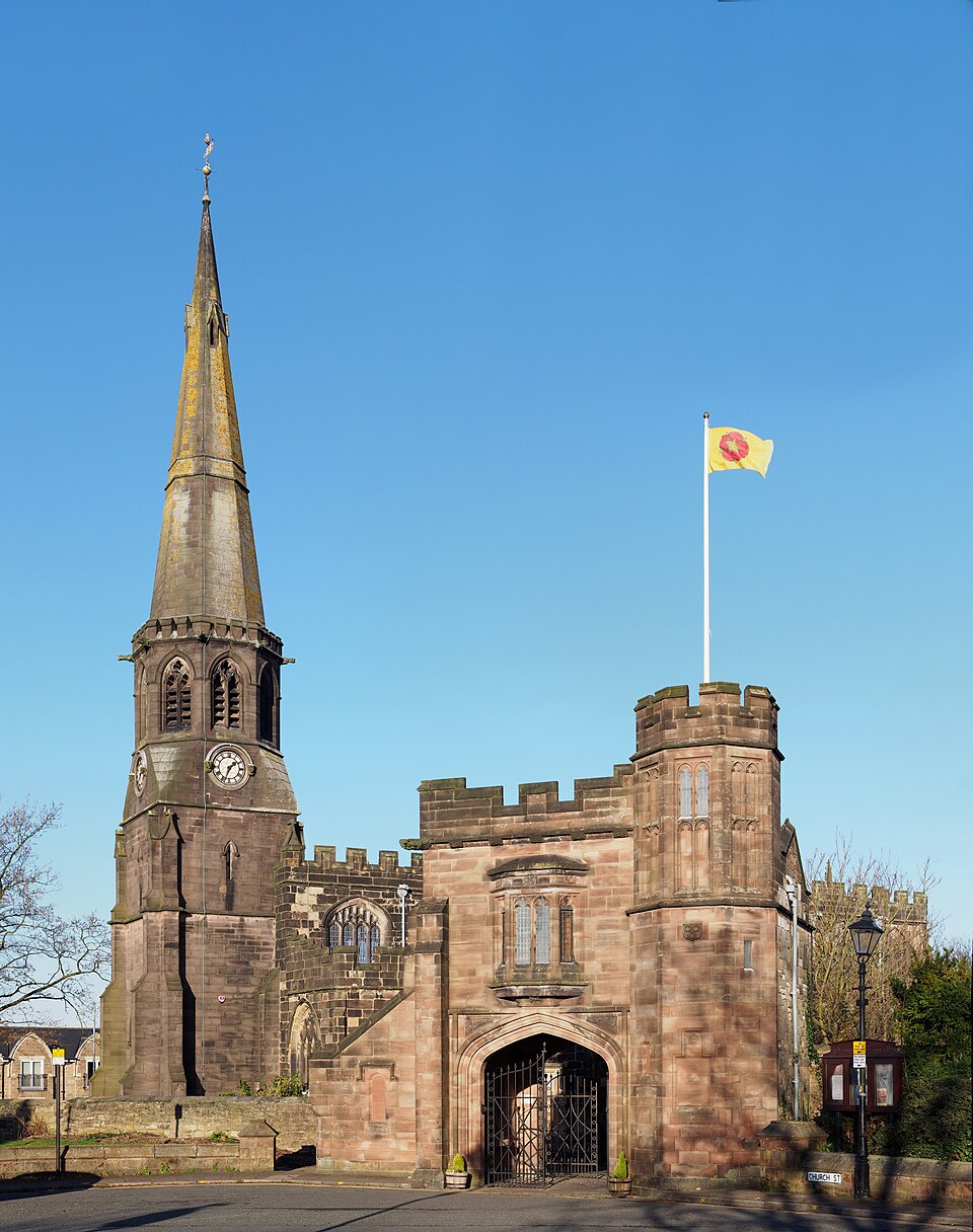St Wilfrids kyrka i Standish, fotograferad 2014